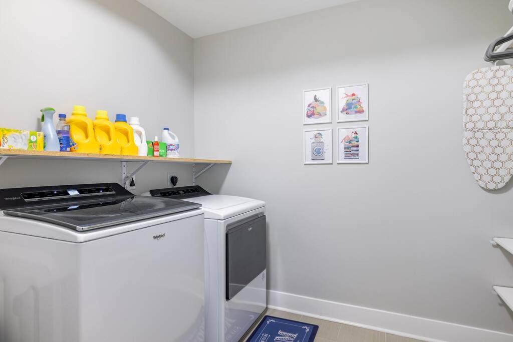Stadiumview Villa: Pet-Friendly 4BR with City Vistas Pittsburgh Exterior photo
