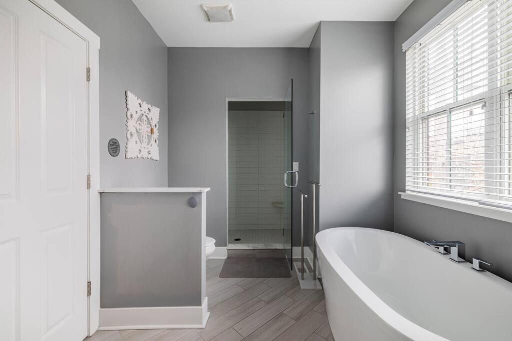 Stadiumview Villa: Pet-Friendly 4BR with City Vistas Pittsburgh Exterior photo