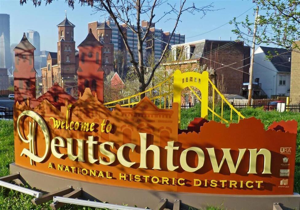 Stadiumview Villa: Pet-Friendly 4BR with City Vistas Pittsburgh Exterior photo