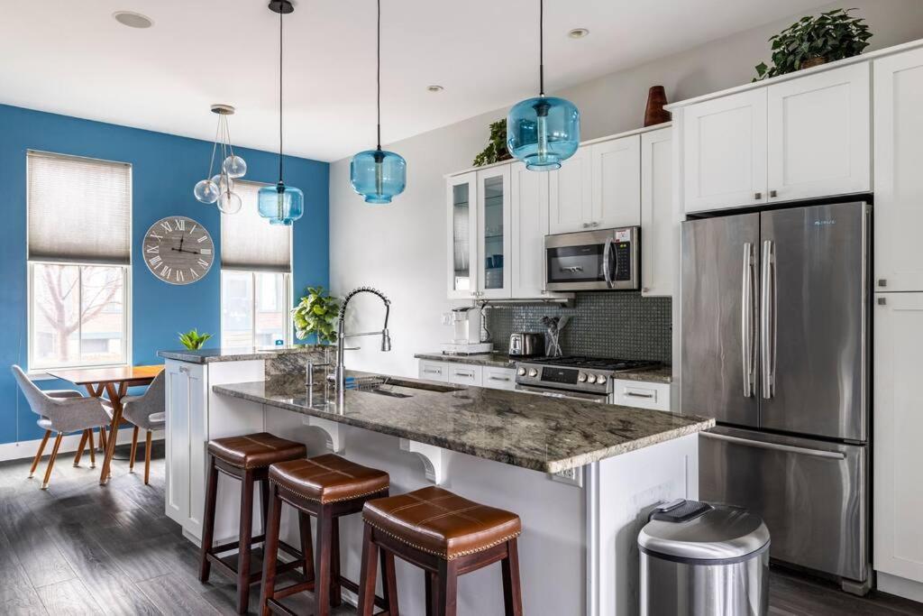 Stadiumview Villa: Pet-Friendly 4BR with City Vistas Pittsburgh Exterior photo