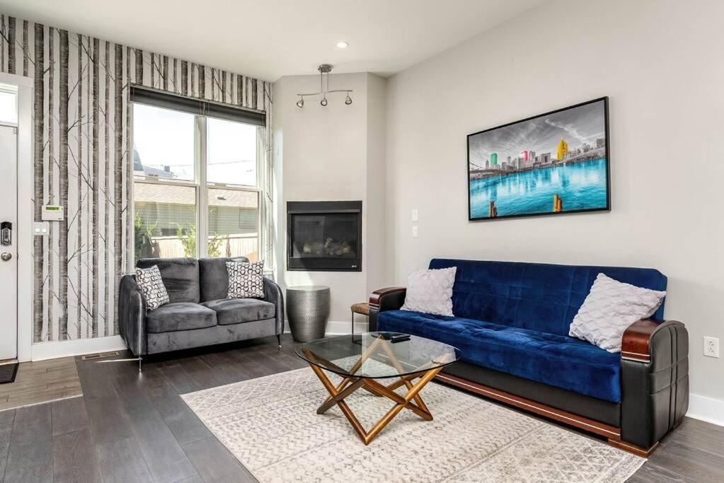 Stadiumview Villa: Pet-Friendly 4BR with City Vistas Pittsburgh Exterior photo