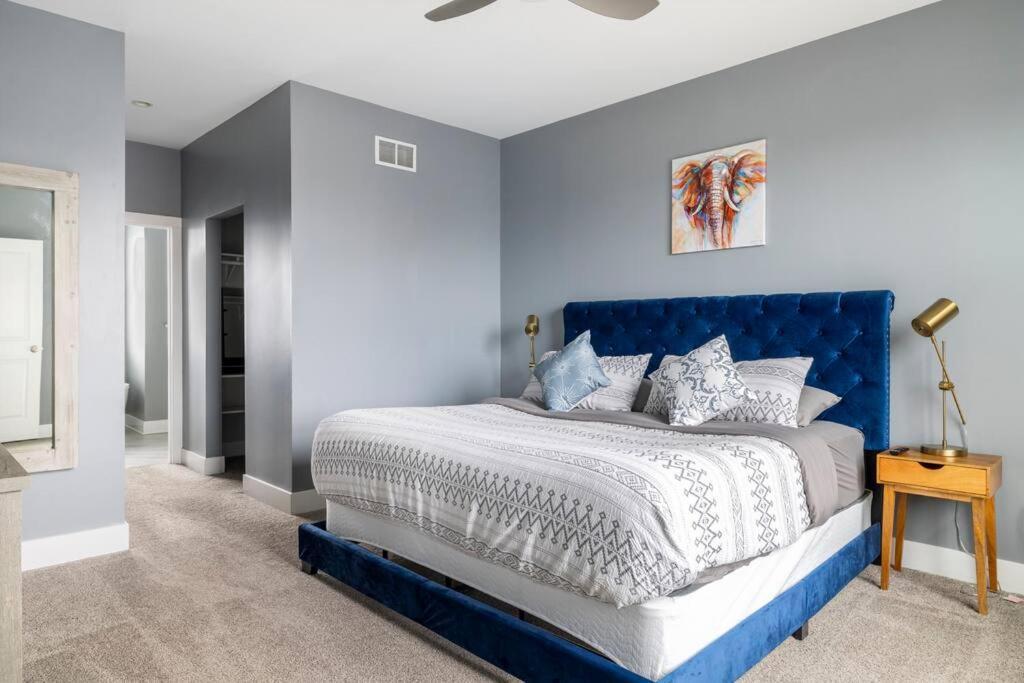 Stadiumview Villa: Pet-Friendly 4BR with City Vistas Pittsburgh Exterior photo